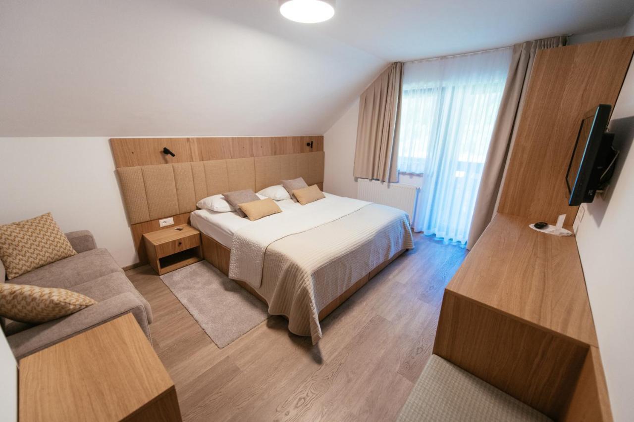 クランスカゴーラ ペンジオン リヴァダ Bed & Breakfast エクステリア 写真