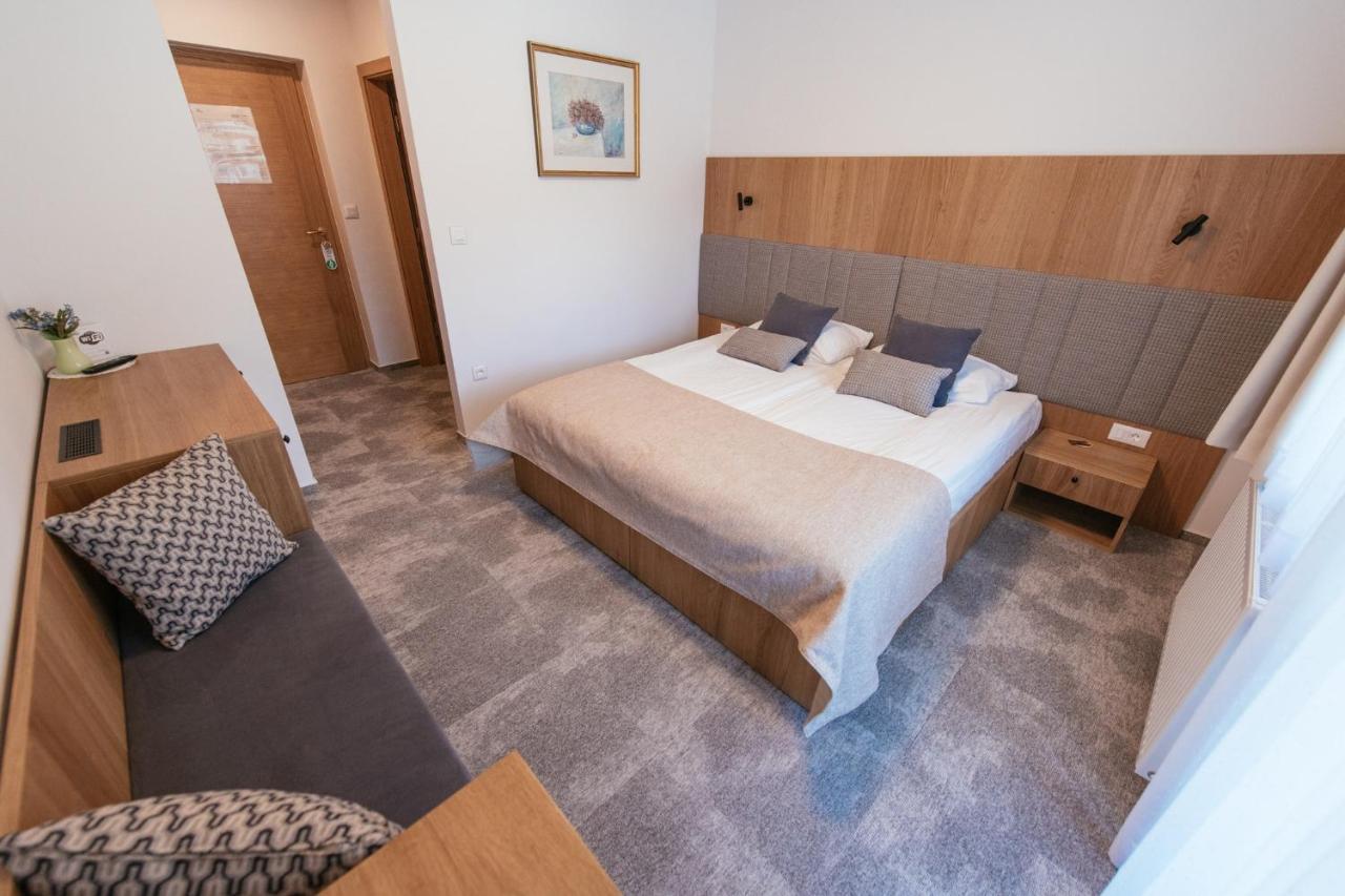 クランスカゴーラ ペンジオン リヴァダ Bed & Breakfast エクステリア 写真